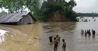 খোয়াই নদীর বাঁধ ভেঙে হবিগঞ্জে ২৫ গ্রাম প্লাবিত, পানিবন্দি ৩০ হাজার মানুষ